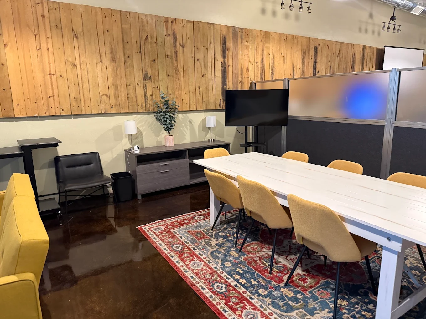 Collaboration room inside the CloudWise Academy AI Training Studio