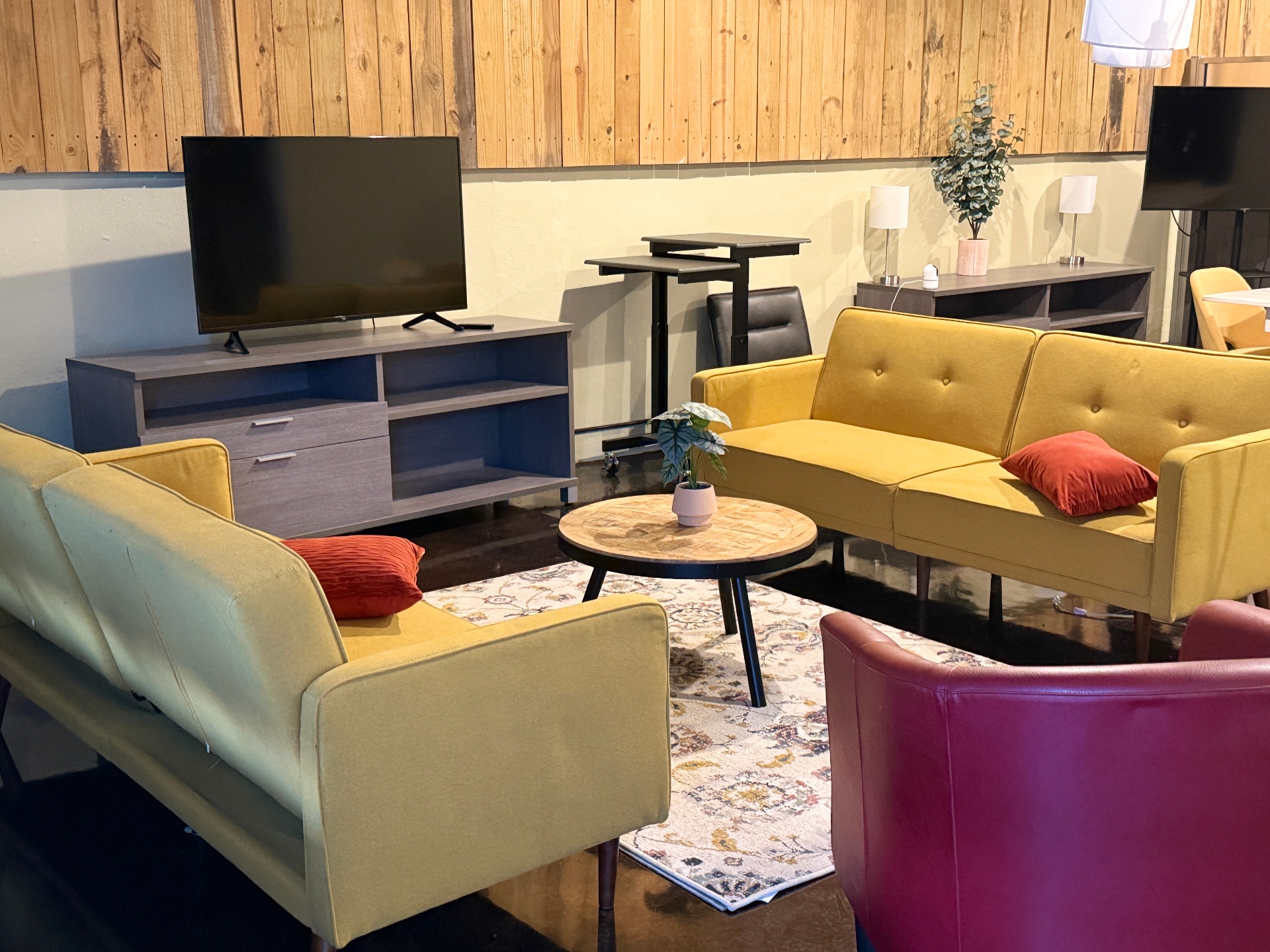 Modern lounge and collaboration space