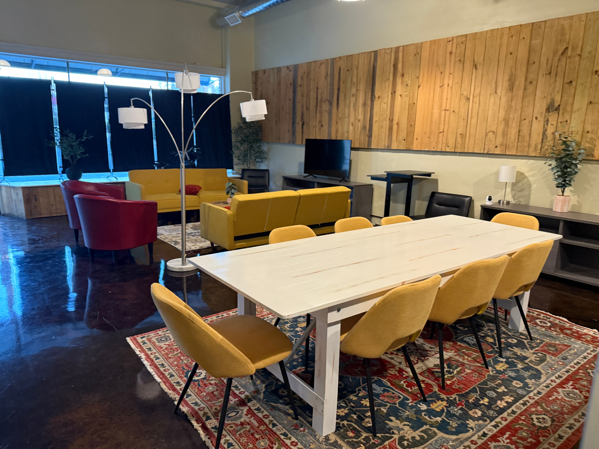 Collaborative meeting and work space